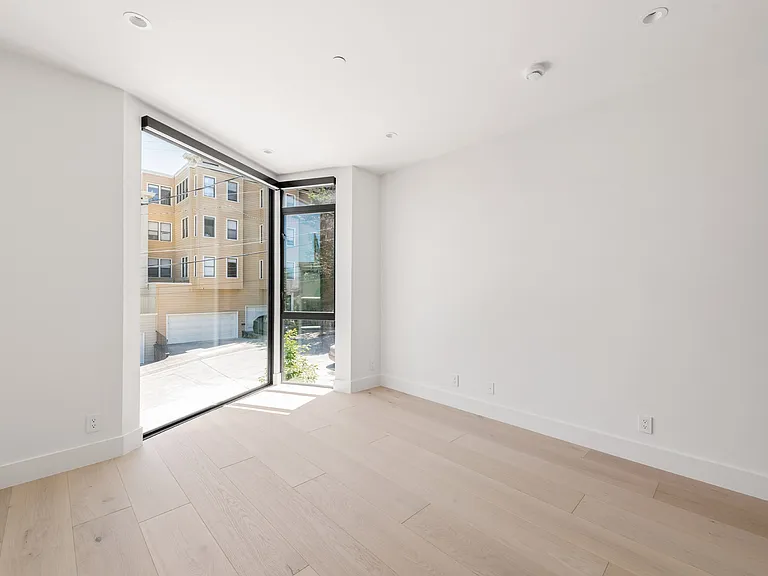 660 Carolina St — Photo 24