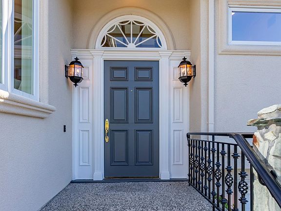 4th image of 1110 Trinity Dr