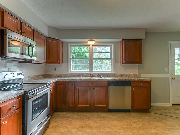3rd image of 625 Raven Dr