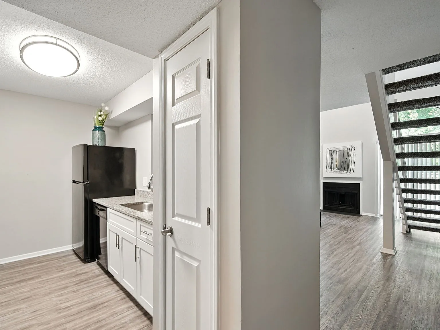The Vale Apartments and Townhomes — Photo 3