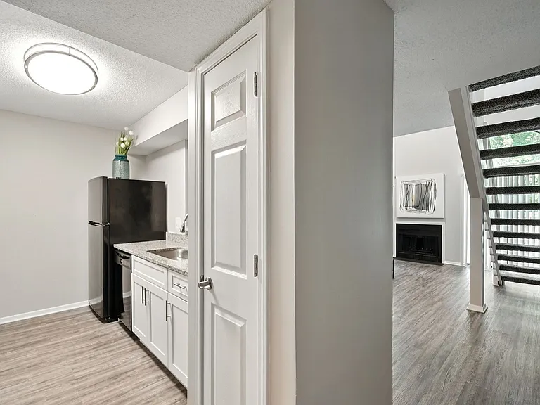 The Vale Apartments and Townhomes — Photo 3