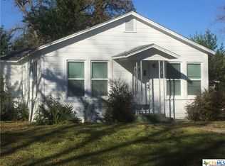 824 Bismark St, Seguin, TX 78155