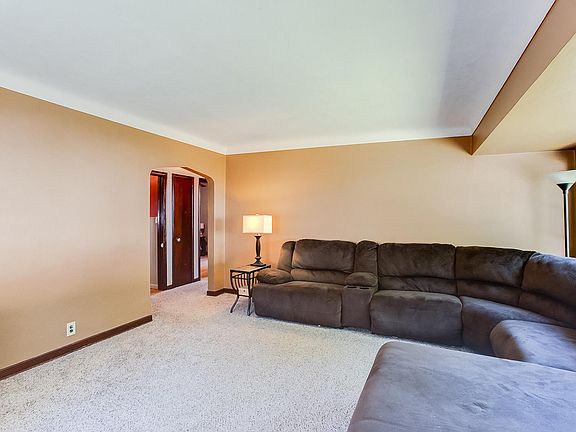 4th image of 2150 Fremont Ave