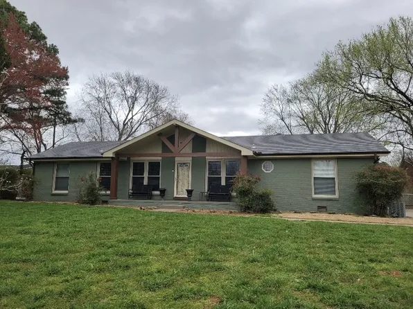 211 Lodge Dr, Clarksville, TN 37043