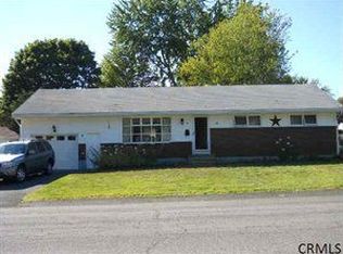 2 Blue Creek Ln, Latham, NY 12110