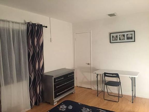 4th image of 5256 NE 4th Ter