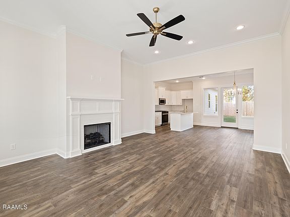 5th image of 238 Jagged Grove Ln