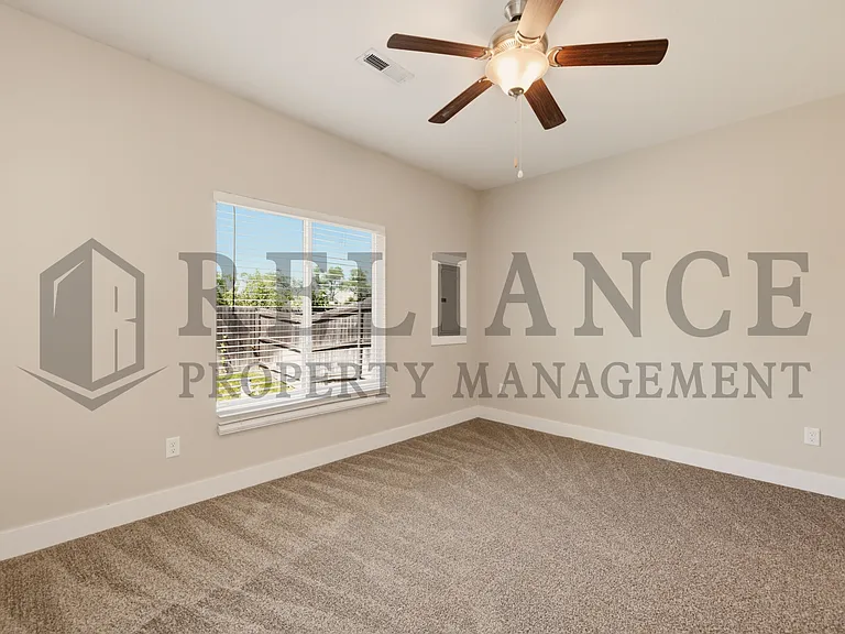 220 W May St — Photo 24