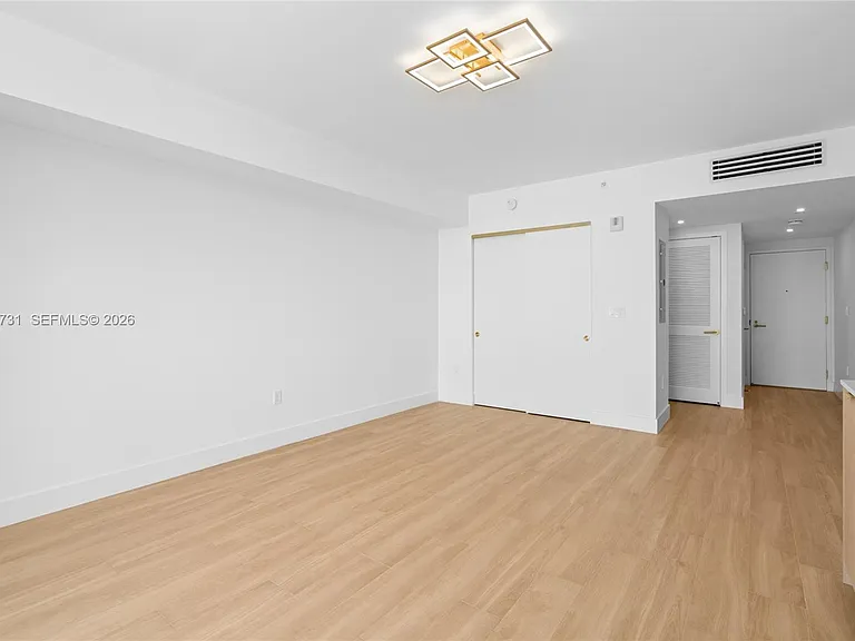 90 NE 32nd St #918 — Photo 16