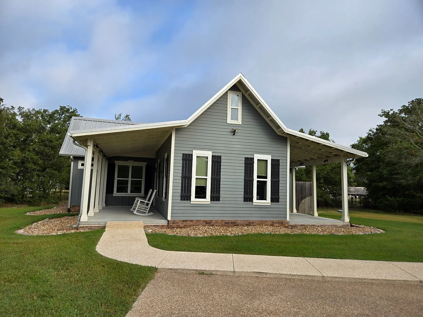 College Station (Karnes City Cottages) - 2 Bedroom - 2 Bath - House - West of Easterwood Airport — Photo 4