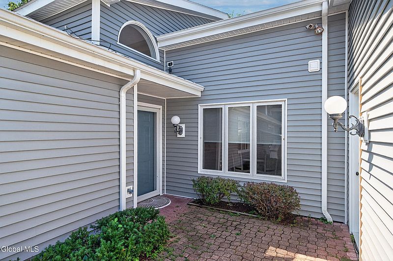 4th image of 38 Lyon Court
