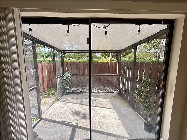 2550 N Nob Hill Rd — Photo 14