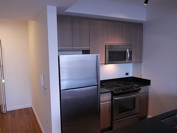 4th image of 66 Rockwell Pl APT 6M