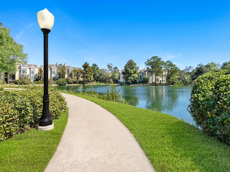 Lakes of Chateau Estates South — Photo 30