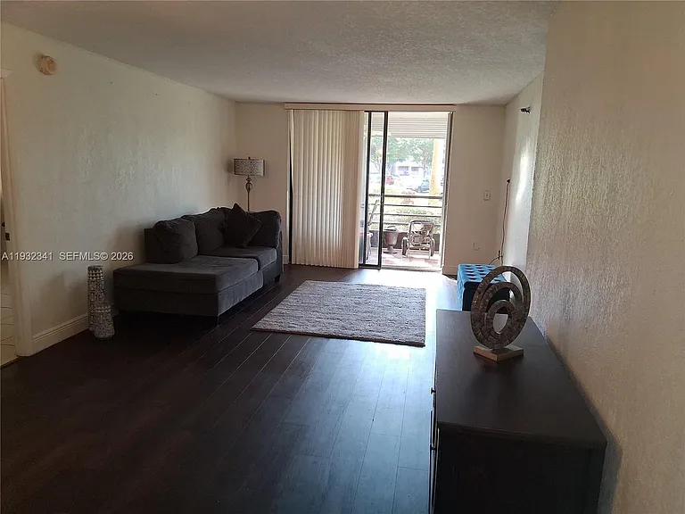 1000 Saint Charles Pl #L2 — Photo 7