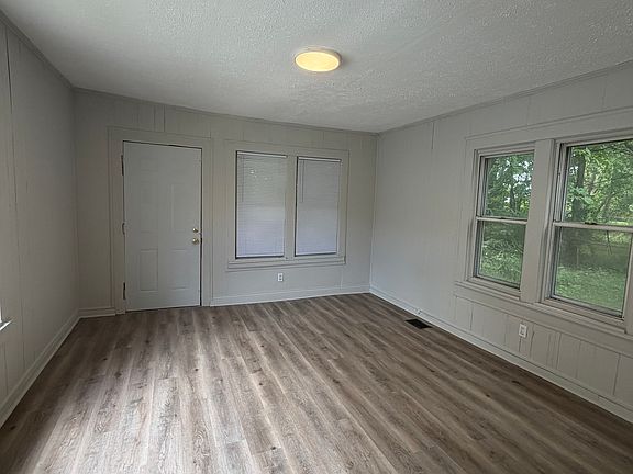 3rd image of 3224 Kirby Ave