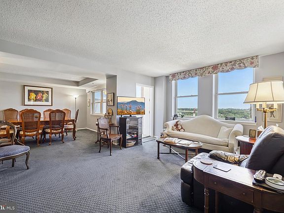 5th image of 900 N Taylor St APT 1812