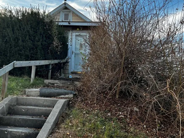 1137 Franklin St, Burlington, IA 52601