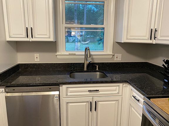 3rd image of 317 Hillsmere Dr