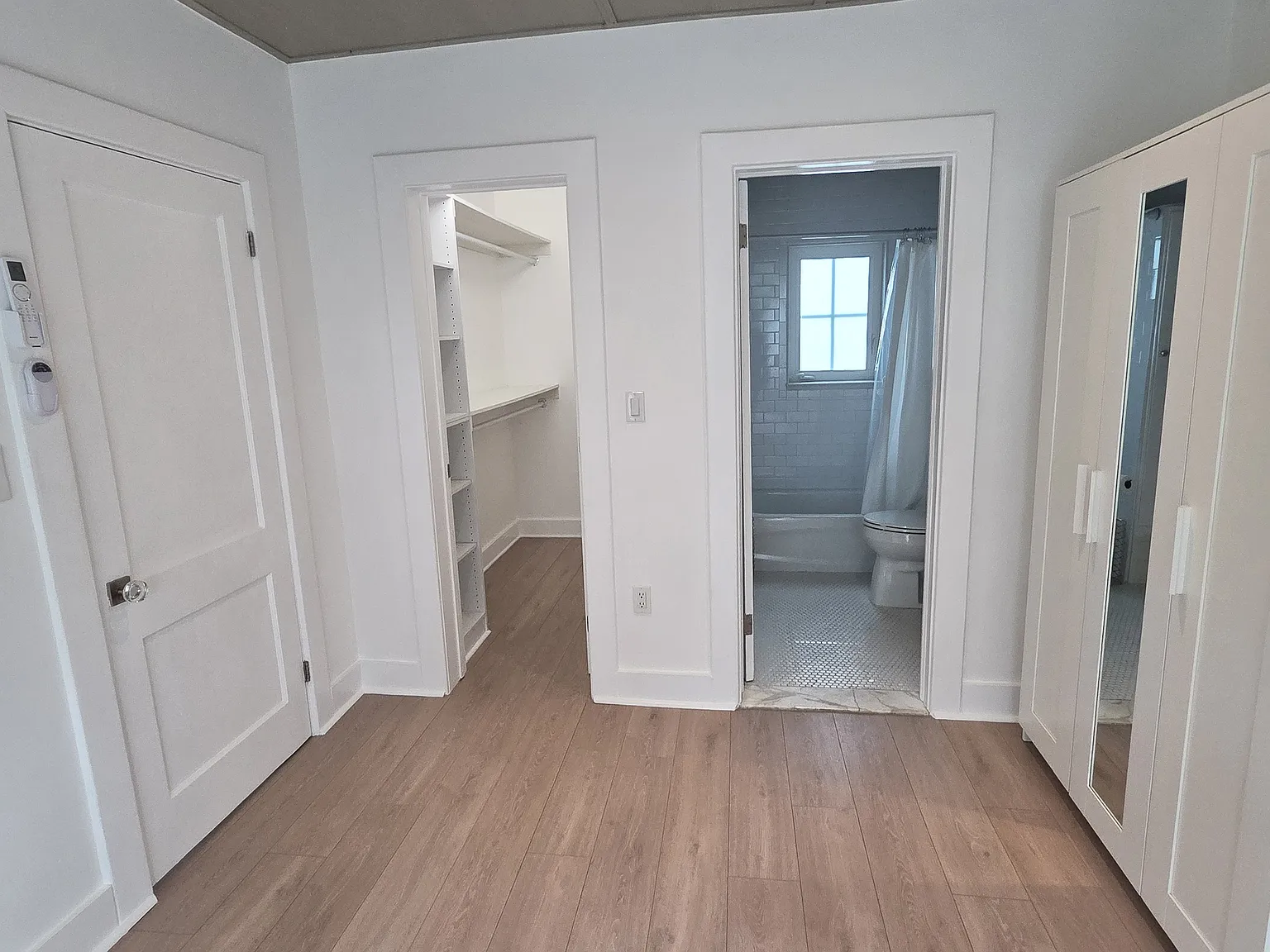 1 bed, $2,300 — Photo 3