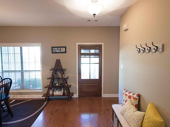 2nd image of 118 Ivywood Cv