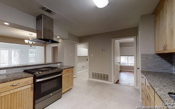2nd image of 434 Devonshire Dr