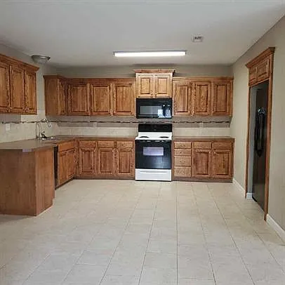 905 W Gay St #A — Photo 2