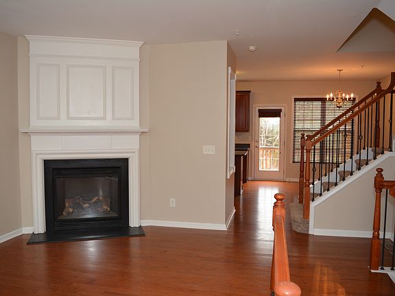 3rd image of 208 Balaban Cir