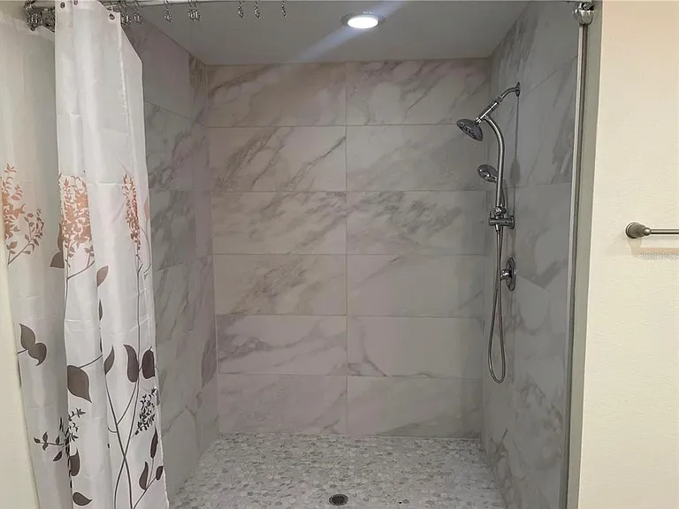 208 Missouri Ave — Photo 6