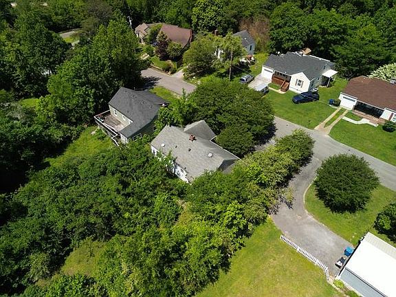 4th image of 144 Lynda Dr