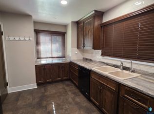 617 S Hiawatha Ave, Pipestone, MN 56164