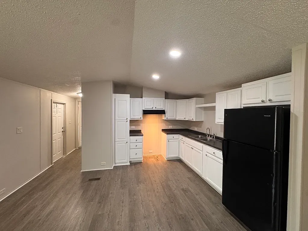 3 bed, 960 sqft, $950 — Photo 2