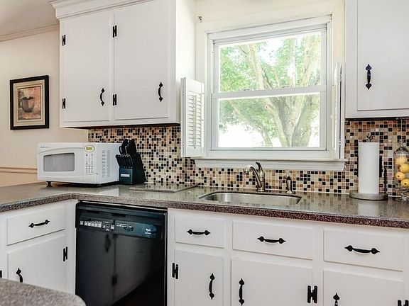 5th image of 1178 Liberty St