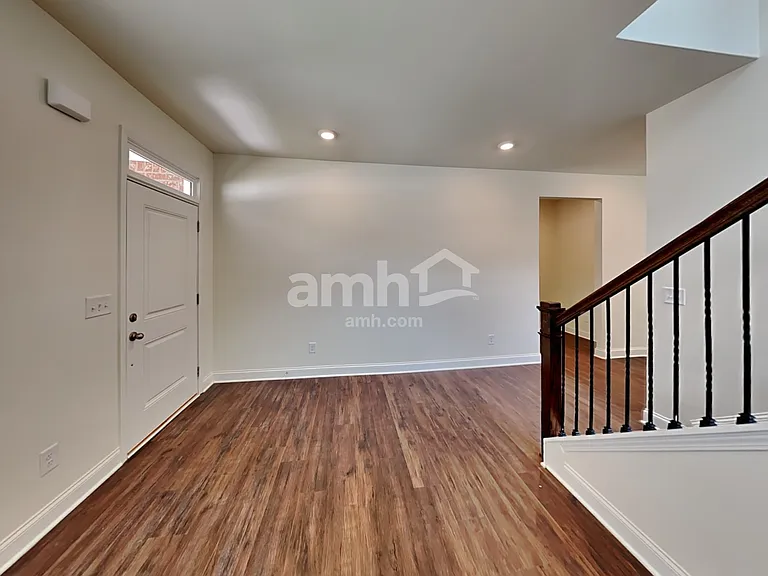 889 Carnaby Ln — Photo 9