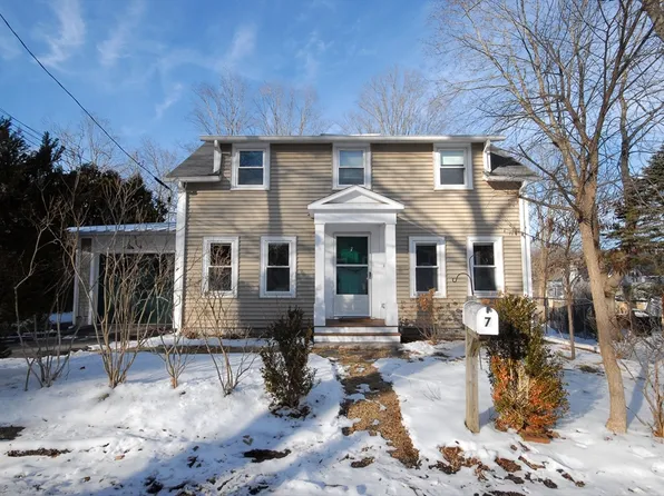 7 Spring Ln, Maynard, MA 01754