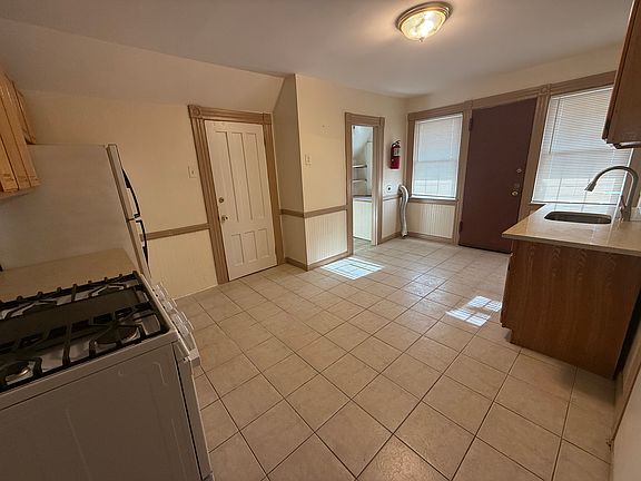 2nd image of 215 Woodlawn Ter #3