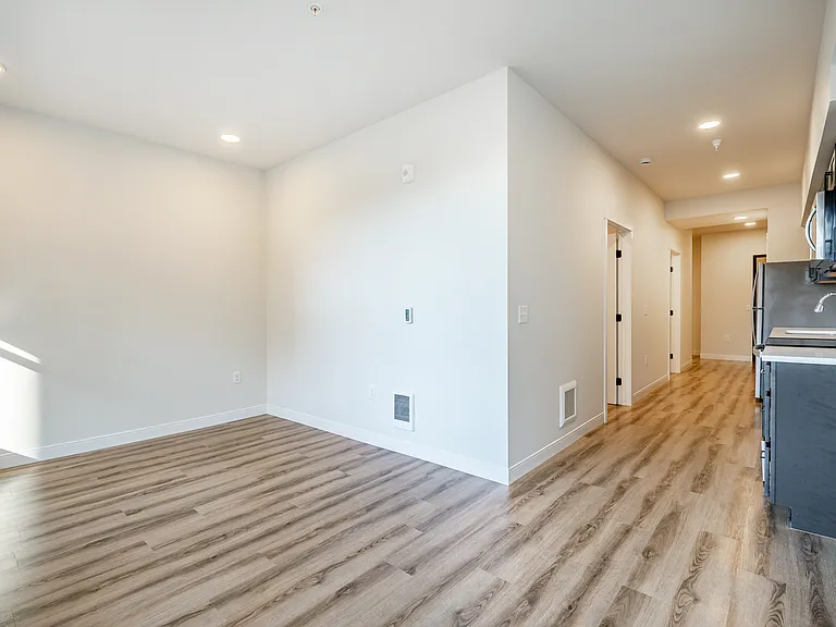 1100 N. Forest — Photo 18