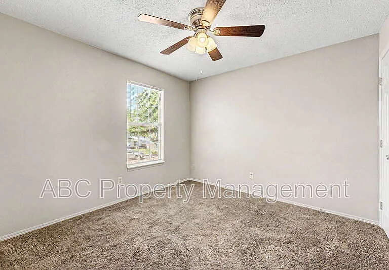 3033 W Mica St — Photo 13