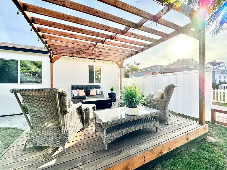 1861 Oliver Ave — Photo 5
