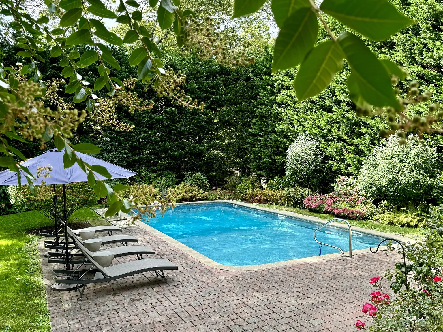64 Norfolk Drive, Clearwater Beach, East Hampton Springs — Photo 1