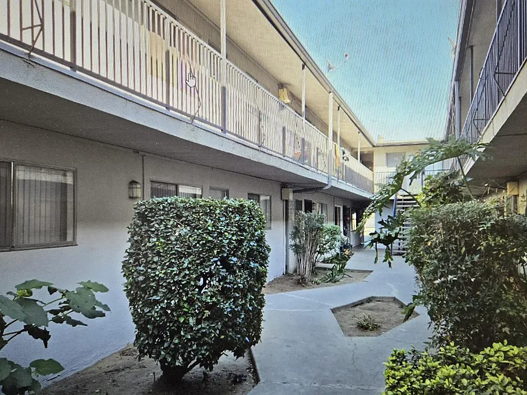 Baldwin Ave. Apartments — Photo 1