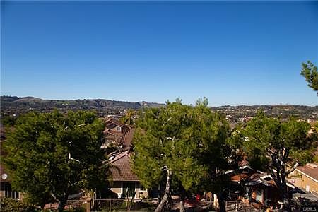 Offering panoramic views and ocean breezes, this 3 bedroom/2 bathroom + loft residence is the perfect place to call home!