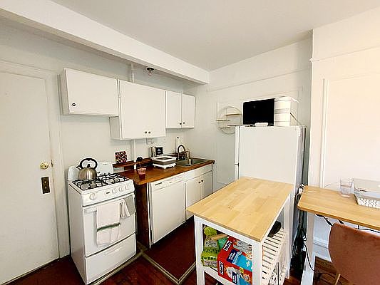 3rd image of 105 Bergen St #3