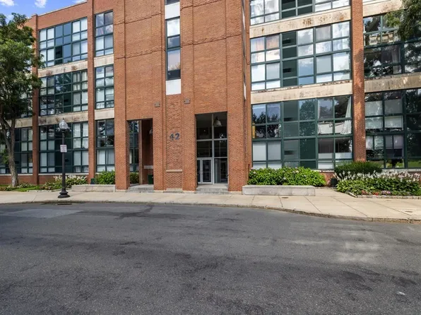 42 8th St APT 2103, Charlestown, MA 02129