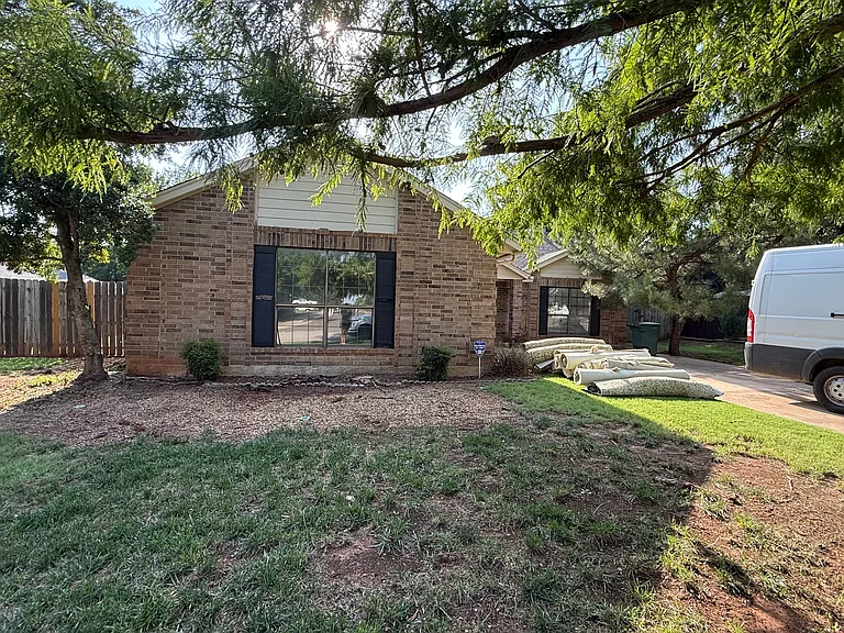 1528 Simon Ave — Photo 2