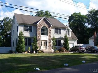 157 Hanson Ln, New Rochelle, NY 10804