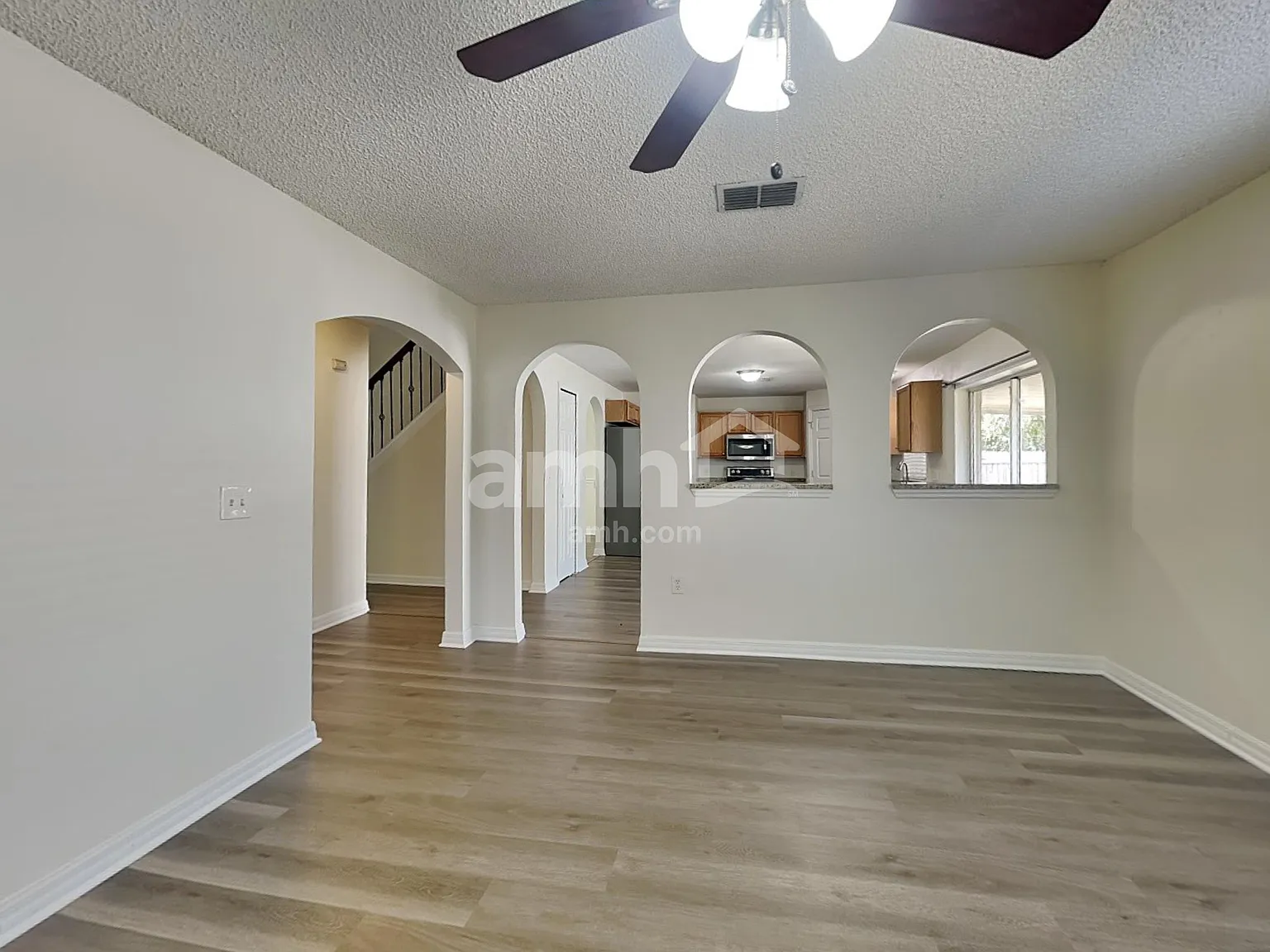 4 bed, 2.5 bath, 2200 sqft, $2,480 — Photo 4