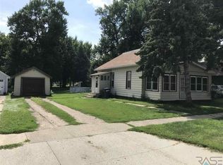 615 W Warren St, Luverne, MN 56156