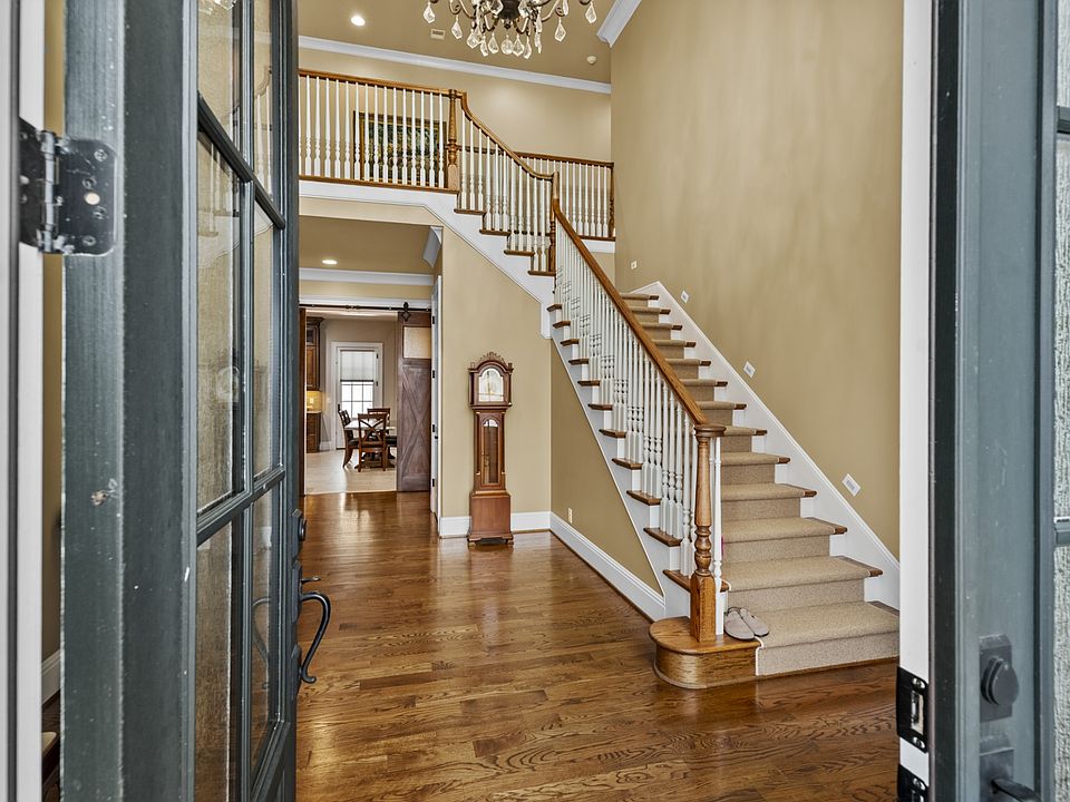 43rd image of 555 Williams Rd