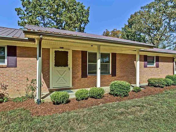 3rd image of 973 Hale Cir